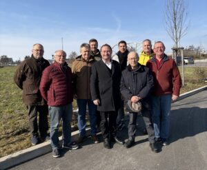 Gemeinderat vor Rossmann Gründstück