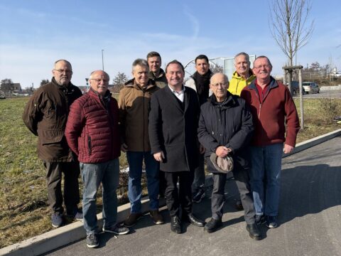 Gemeinderat vor Rossmann Gründstück