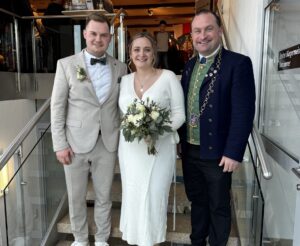 EINE BESONDERE TRAUUNG IM RATHAUS &ndash; MICHELLE TRIEBEL UND MAX BREITENBACH SAGEN &bdquo;JA!&ldquo;