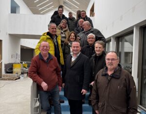 GEMEINDERAT BESICHTIGT BAUSTELLE DER NEUEN KINDERTAGESST&Auml;TTE