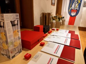 LANGJÄHRIGE BLUTSPENDERINNEN UND BLUTSPENDER