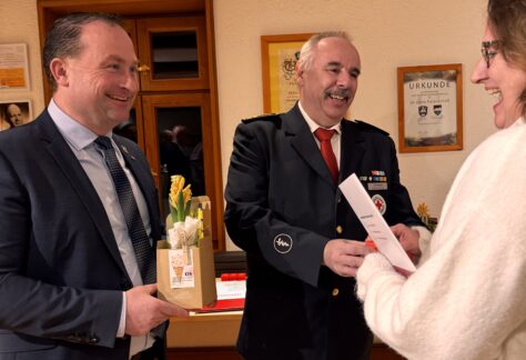 LANGJÄHRIGE BLUTSPENDERINNEN UND BLUTSPENDER