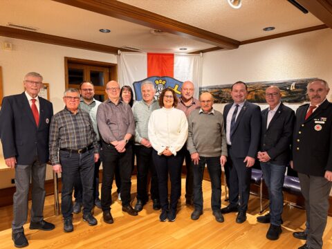 LANGJÄHRIGE BLUTSPENDERINNEN UND BLUTSPENDER